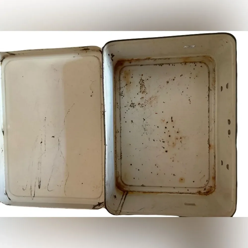 Roy Rogers and Dale Evan’s 1950s Double R Bar Ranch Lunch Box, Fair Condition